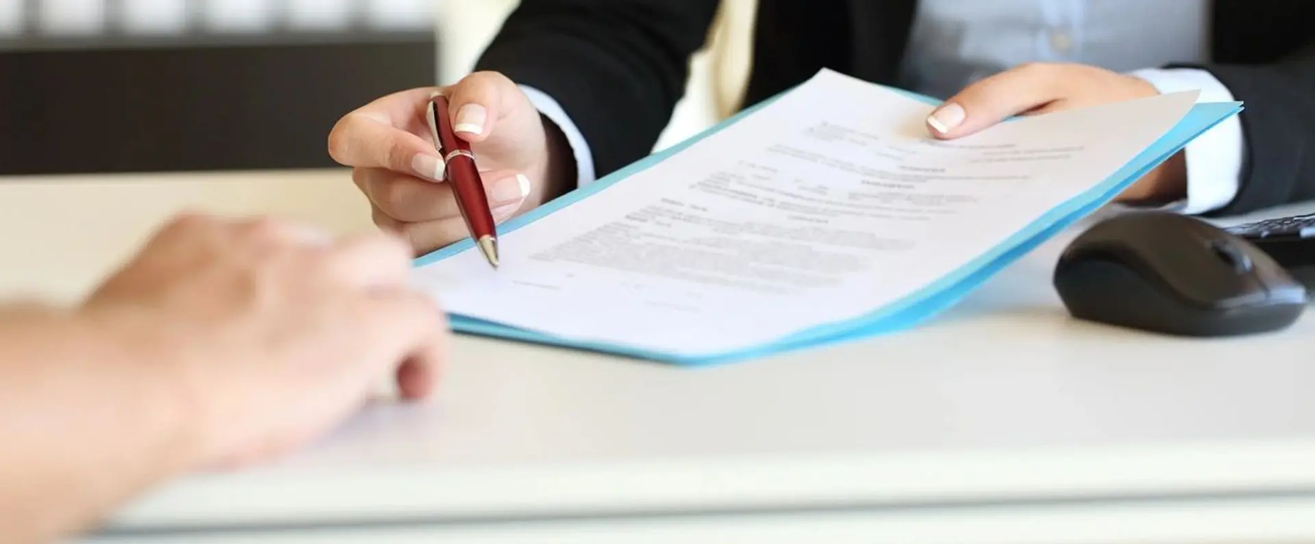 Divorce lawyer in Algonquin, IL, providing legal counsel to their client.